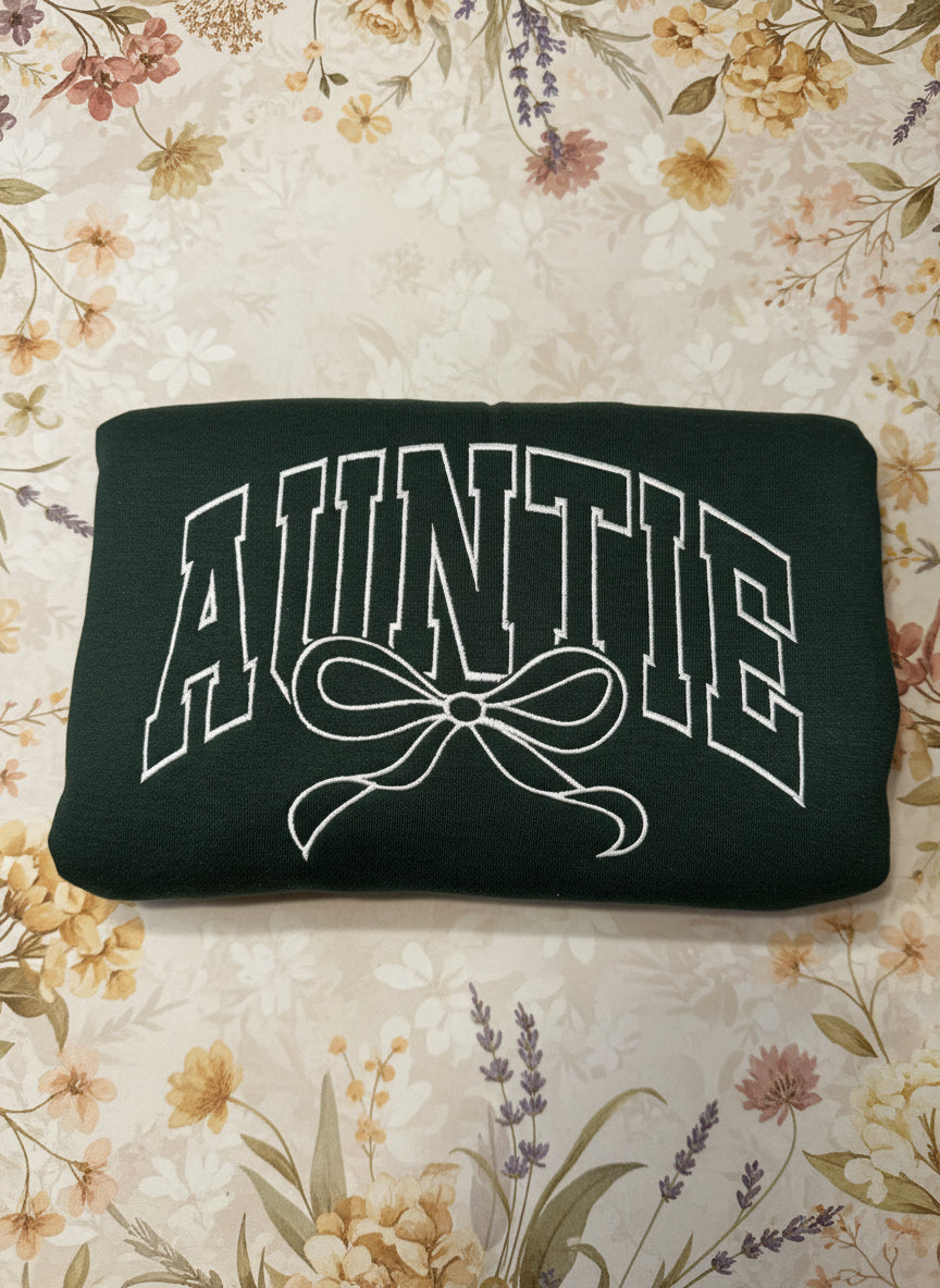 Auntie sweatshirt 🥰